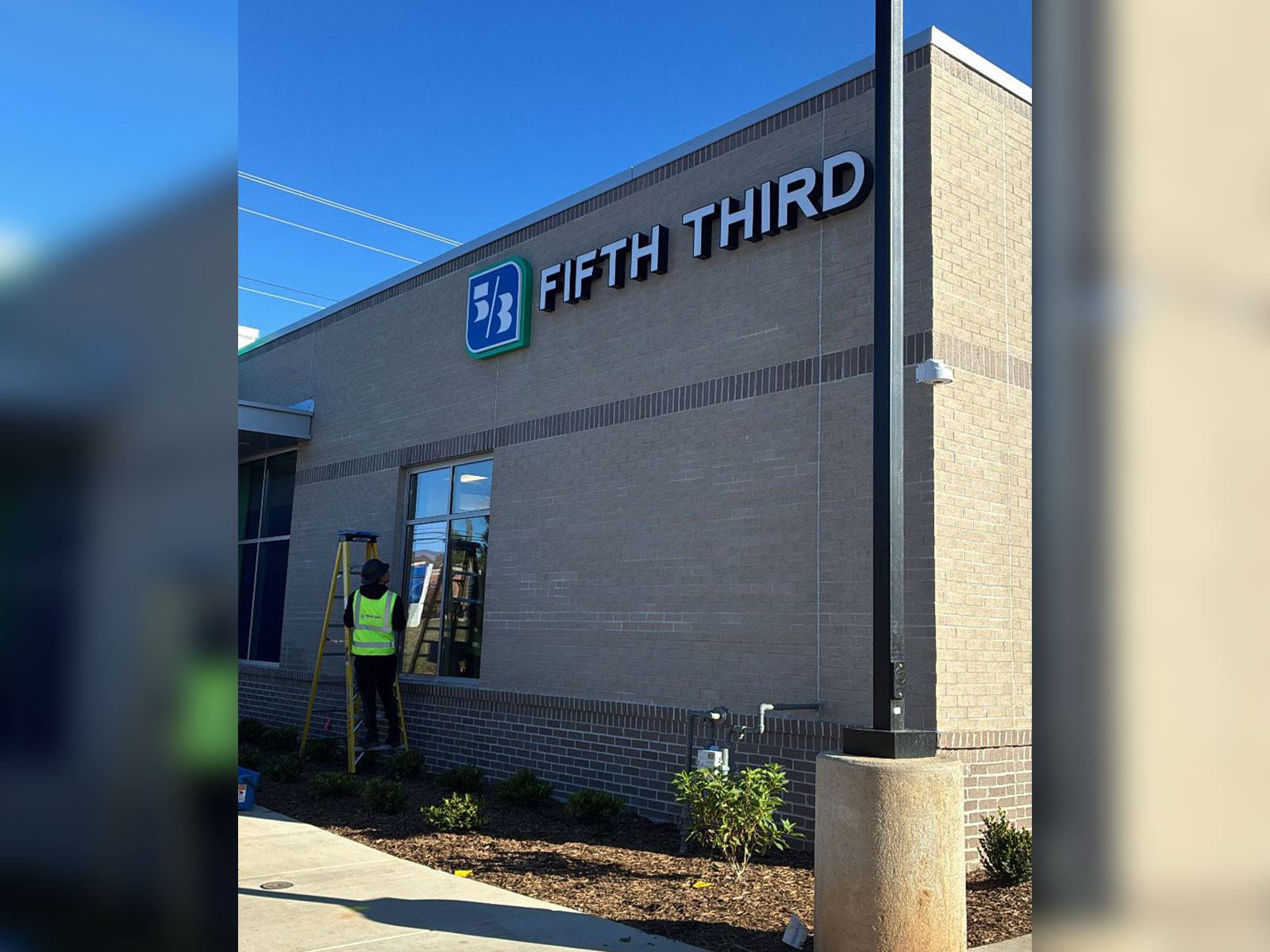 WhatsApp-Image-2025-11-07-at-16.11.00low